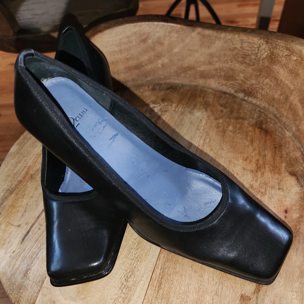 Anne Klein 2 Black Leather Square Toe Pump